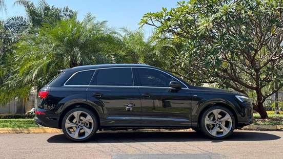 AUDI-Q7-2025