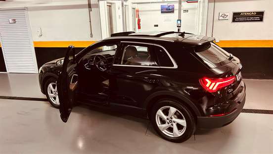 AUDI-Q3-2021