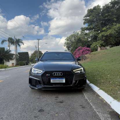 AUDI-RS4-2019