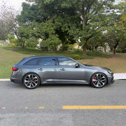AUDI-RS4-2019