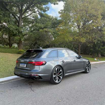 AUDI-RS4-2019