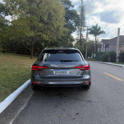 AUDI-RS4-2019