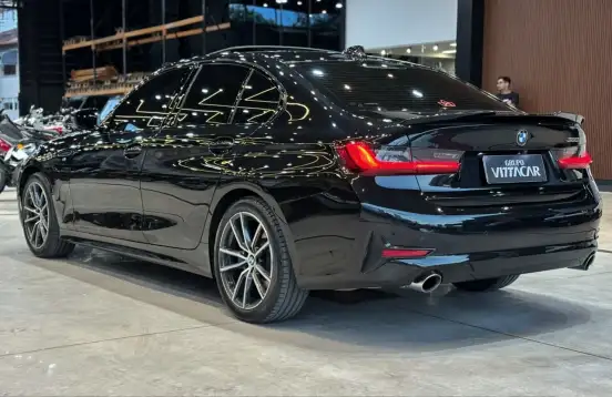 BMW-320i-2021