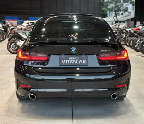 BMW-320i-2021