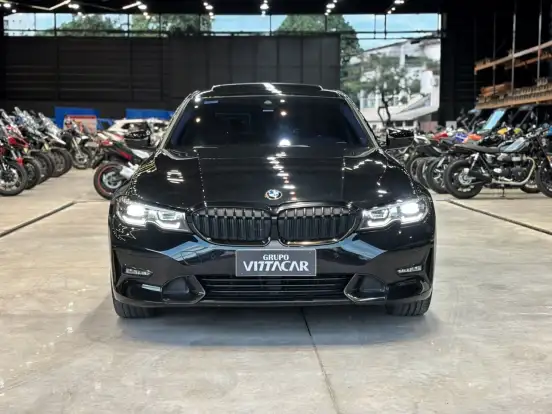 BMW-320i-2021