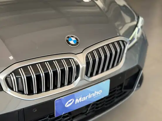BMW-320i-2022