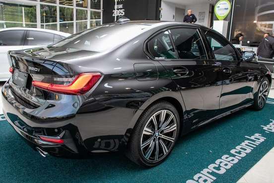 BMW-320i-2021