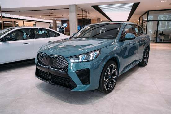 BMW-iX2-2024