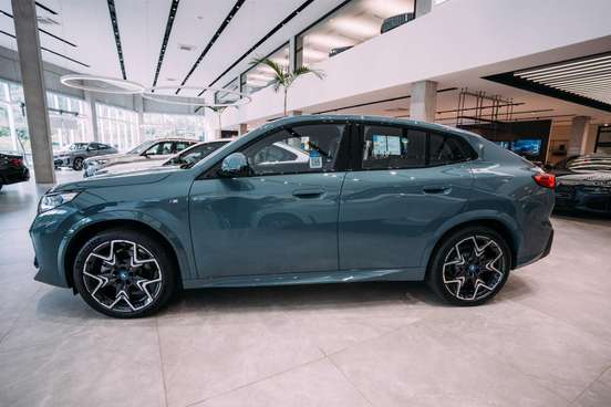 BMW-iX2-2024