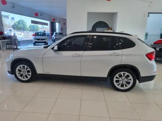 BMW-X1-2.0 18I S-DRIVE 4X2 16V GASOLINA 4P AUTOMÁTICO BMW-X1-2013