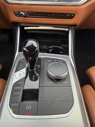 BMW-320i-2022