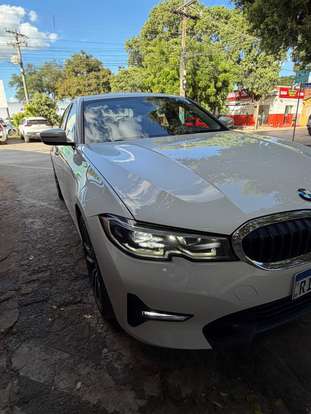 BMW-320i-2022