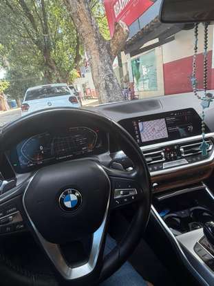 BMW-320i-2022