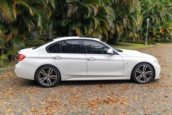 BMW-328i-2016