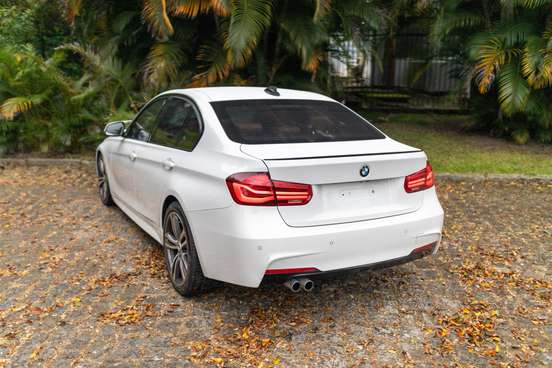 BMW-328i-2016