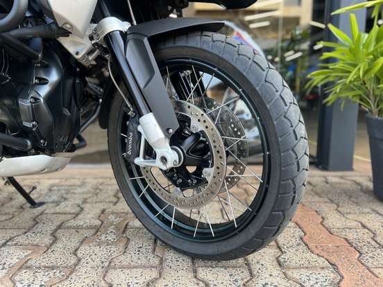 BMW-R 1250 GS PREMIUM TRIPLE BLACK BMW-R 1250 GS PREMIUM TRIPLE BLACK-2022