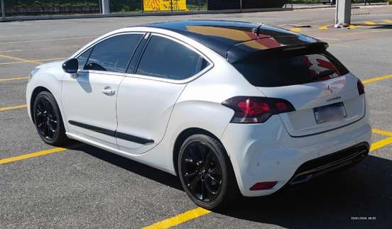 CITROËN-DS4-2012