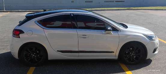 CITROËN-DS4-2012