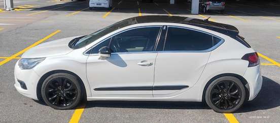 CITROËN-DS4-2012