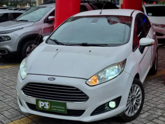 FORD FIESTA 1.6 TITANIUM HATCH 16V FLEX 4P POWERSHIFT FORD FIESTA 1.6 TITANIUM HATCH 16V FLEX 4P POWERSHIFT