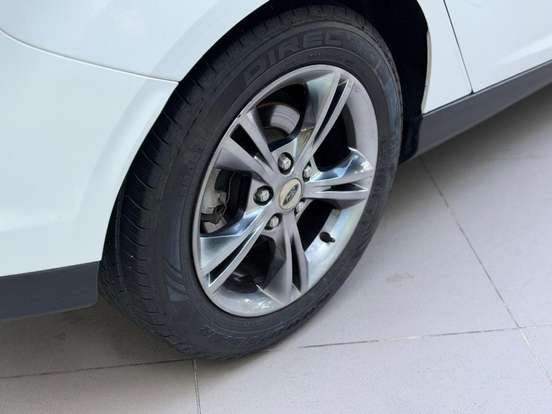 FORD-FOCUS-2014
