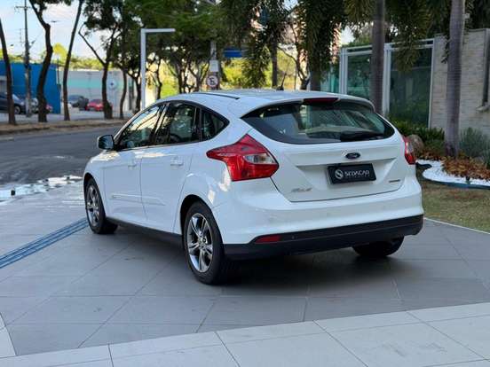 FORD-FOCUS-2014