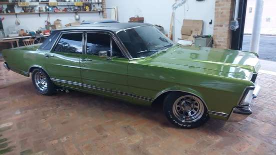 FORD-GALAXIE-1975