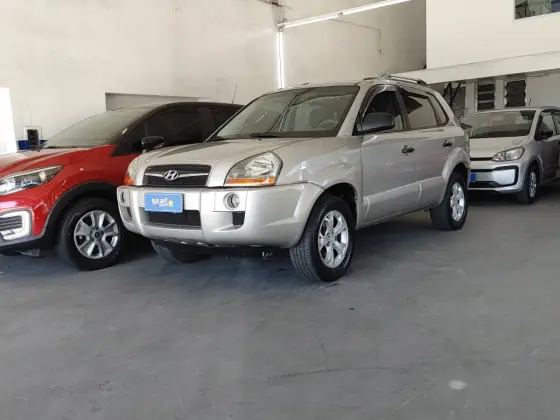 HYUNDAI TUCSON 2.0 MPFI GL 16V 142CV 2WD GASOLINA 4P AUTOMÁTICO HYUNDAI TUCSON 2.0 MPFI GL 16V 142CV 2WD GASOLINA 4P AUTOMÁTICO