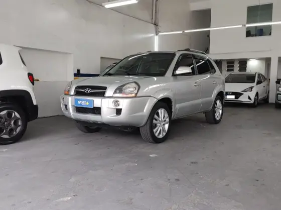 HYUNDAI TUCSON 2.0 MPFI GLS 16V 143CV 2WD FLEX 4P AUTOMÁTICO HYUNDAI TUCSON 2.0 MPFI GLS 16V 143CV 2WD FLEX 4P AUTOMÁTICO