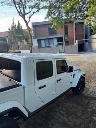 JEEP-GLADIATOR-2023