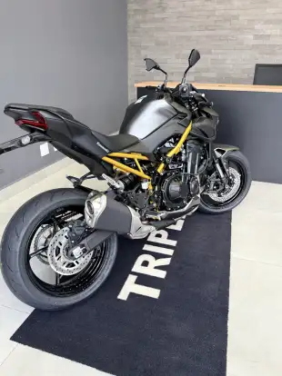 KAWASAKI-Z900-2026