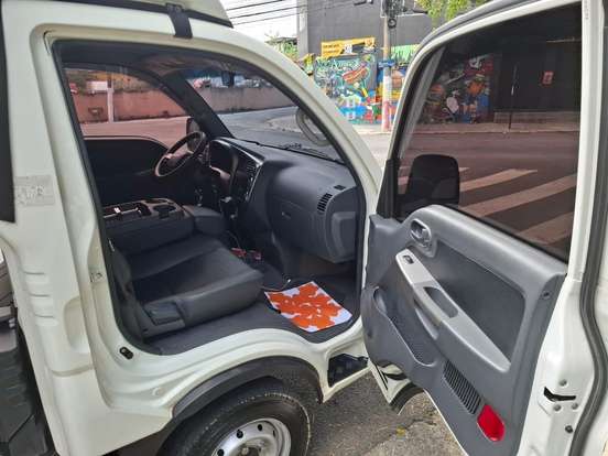 KIA-BONGO-2023