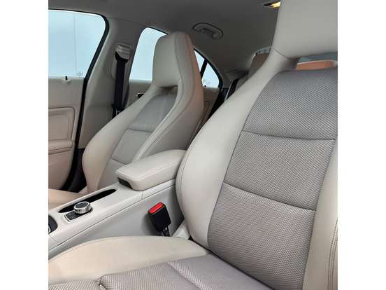 MERCEDES-BENZ-C 180-1.6 CGI FLEX AVANTGARDE 9G-TRONIC MERCEDES-BENZ-C 180-2018