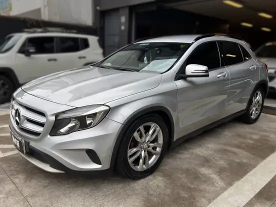 MERCEDES-BENZ-GLA 200-2015