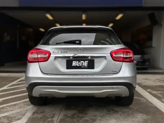 MERCEDES-BENZ-GLA 200-2015