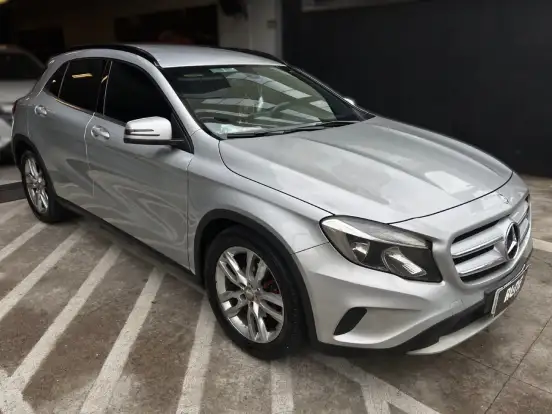 MERCEDES-BENZ-GLA 200-2015