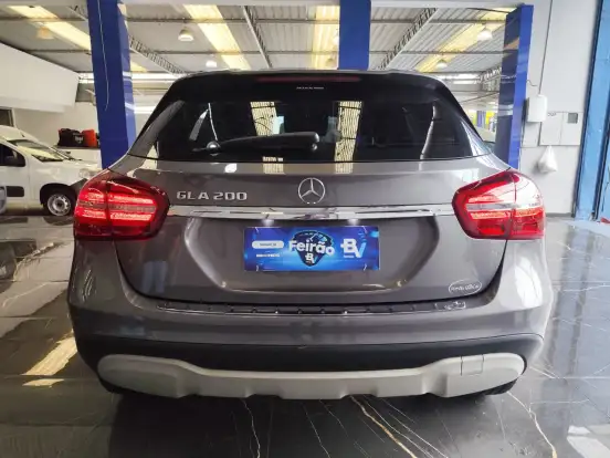 MERCEDES-BENZ-GLA 200-2019