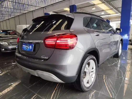 MERCEDES-BENZ-GLA 200-2019