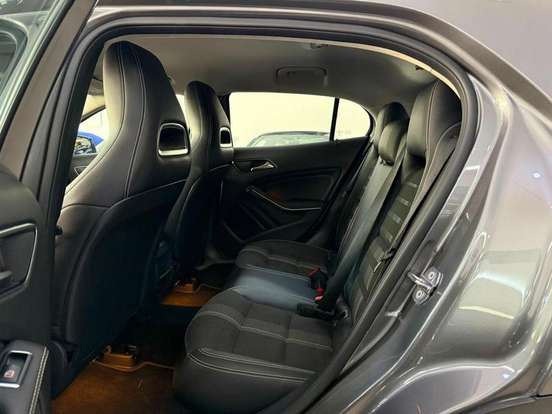 MERCEDES-BENZ-GLA 200-2018