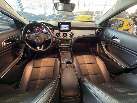 MERCEDES-BENZ-GLA 200-2019