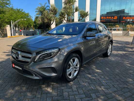 MERCEDES-BENZ-GLA 200-2015
