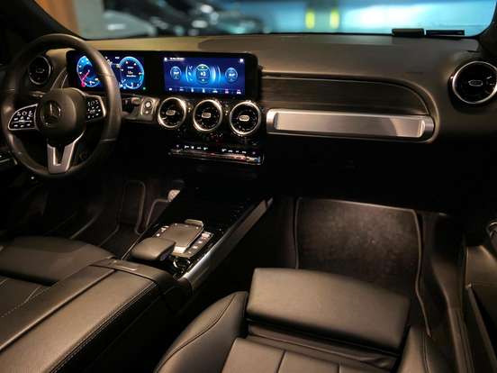 MERCEDES-BENZ-GLB 200-2021