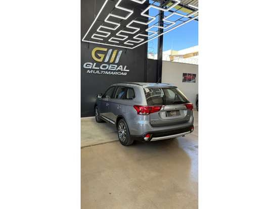 MITSUBISHI-OUTLANDER-3.0 GT 4X4 V6 24V GASOLINA 4P AUTOMÁTICO MITSUBISHI-OUTLANDER-2015