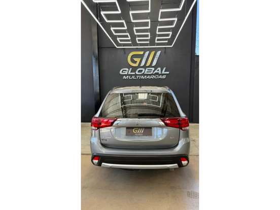 MITSUBISHI-OUTLANDER-3.0 GT 4X4 V6 24V GASOLINA 4P AUTOMÁTICO MITSUBISHI-OUTLANDER-2015