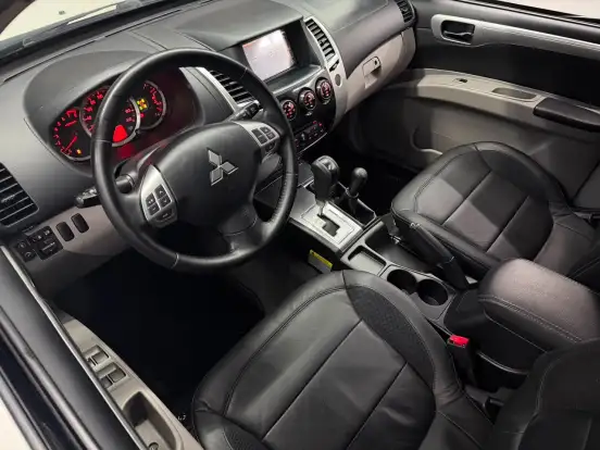 MITSUBISHI-PAJERO DAKAR-2013