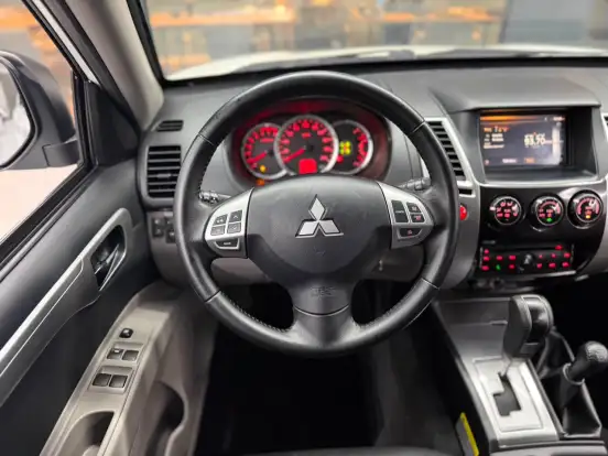 MITSUBISHI-PAJERO DAKAR-2013