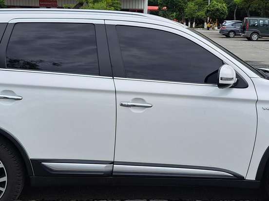MITSUBISHI-OUTLANDER-3.0 GT 4X4 V6 24V GASOLINA 4P AUTOMÁTICO MITSUBISHI-OUTLANDER-2017