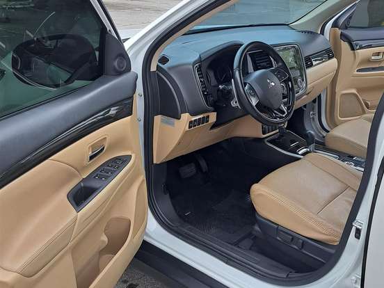 MITSUBISHI-OUTLANDER-3.0 GT 4X4 V6 24V GASOLINA 4P AUTOMÁTICO MITSUBISHI-OUTLANDER-2017