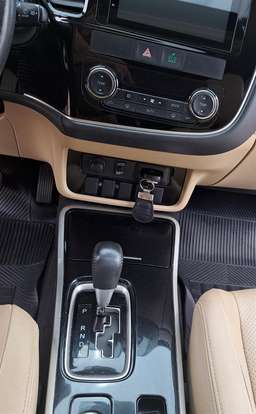 MITSUBISHI-OUTLANDER-2017