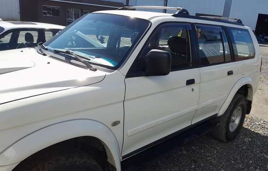 MITSUBISHI-PAJERO-2002